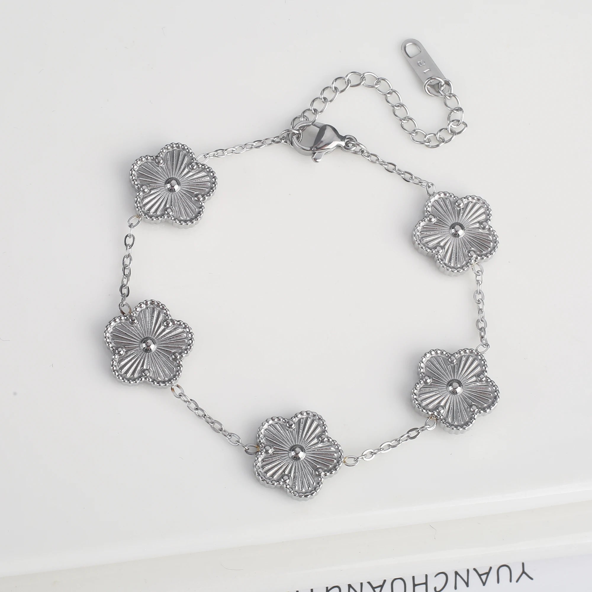 Pulseira Floralis de Cinco Pétalas em Madrepérola