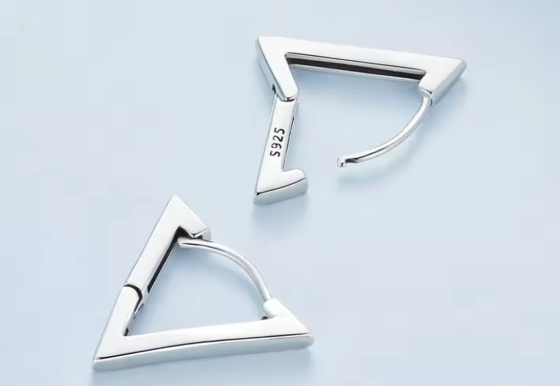 Brinco Valentina Triangular em prata 925