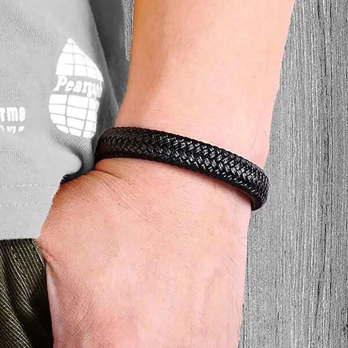 Pulseira Masculina de Couro Preto com Ímã