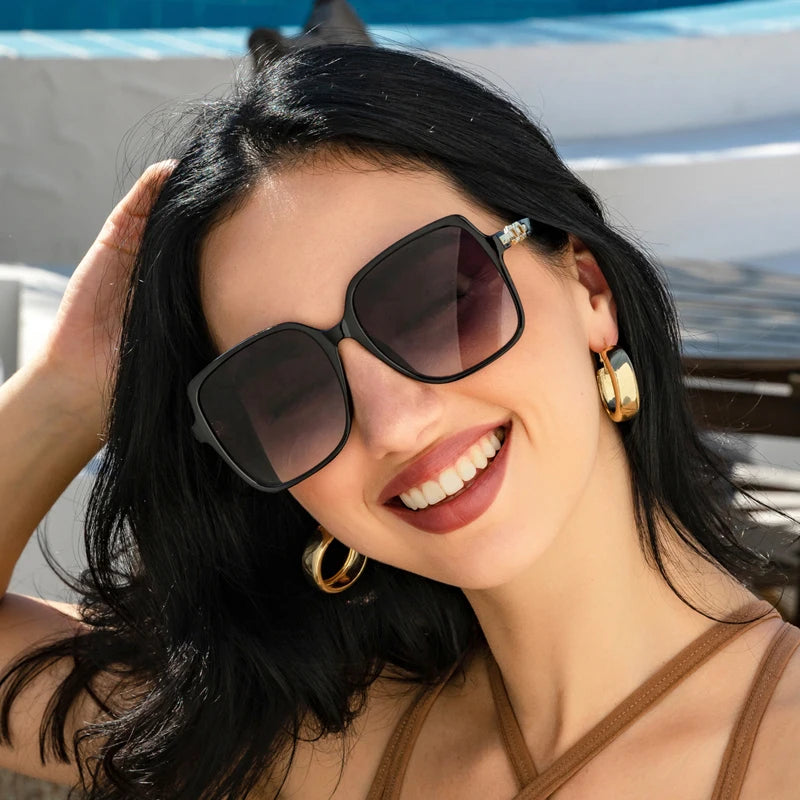 Óculos de Sol Feminino Oversized com Lentes Degradê