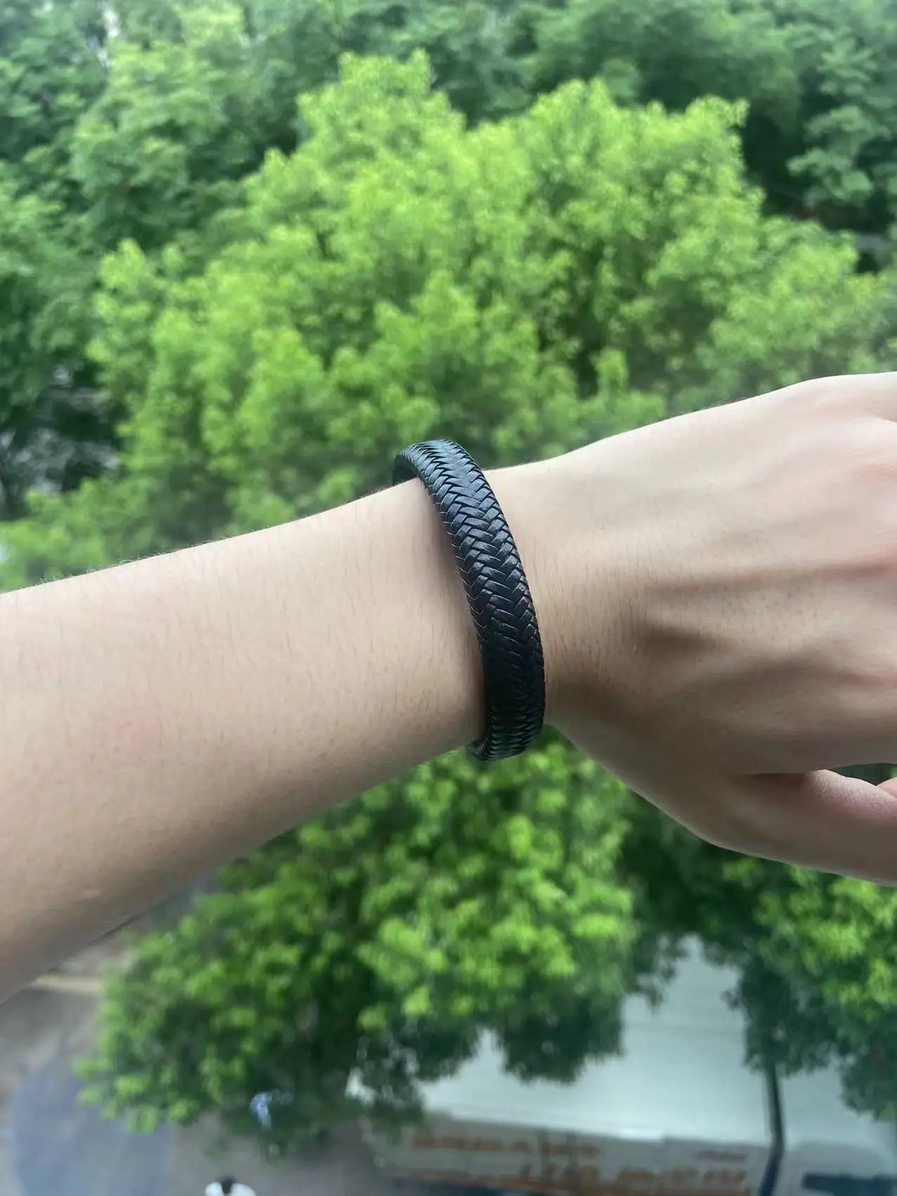 Pulseira Masculina de Couro Preto com Ímã
