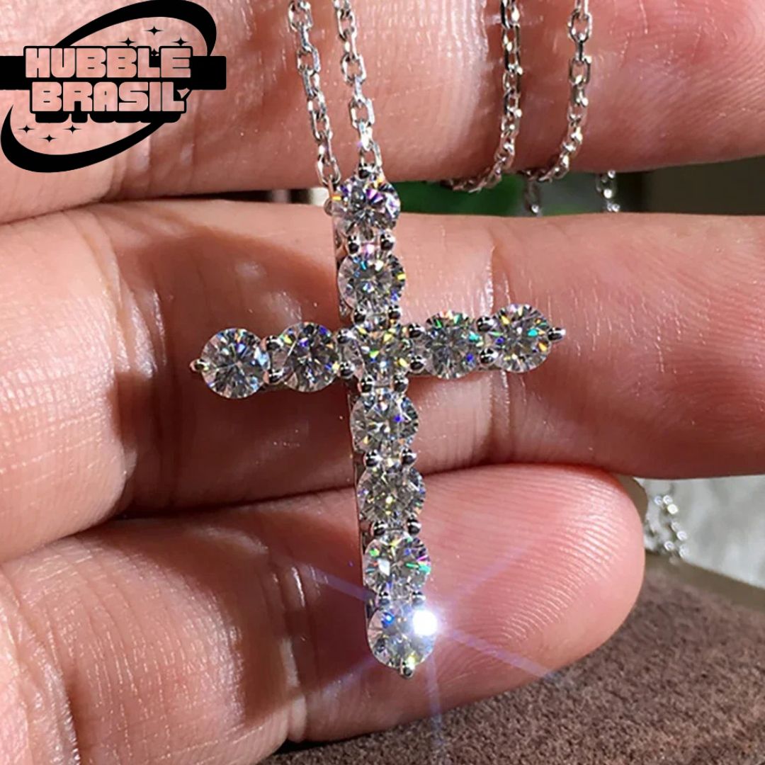 Colar Eternalle com Pingente de Cruz de Moissanite